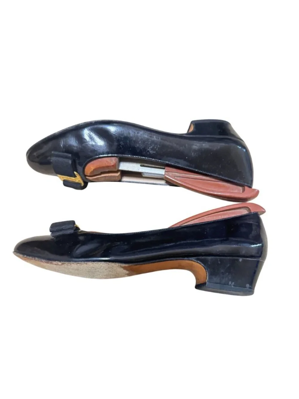 Salvatore Ferragamo Black Patent Leather Heels Sz 8.5 AA Gold Buckle & Bow Detai